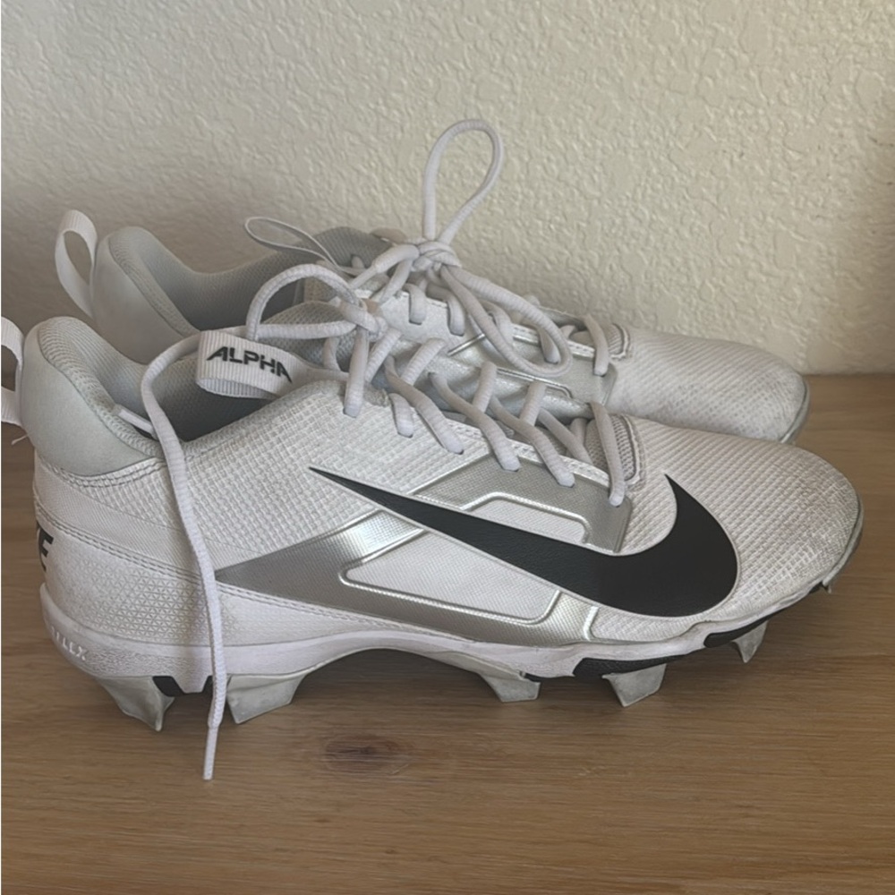 Nike White Sports Shoes